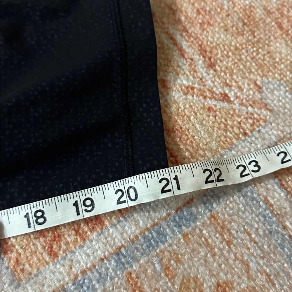 Lululemon Align Crop *21" Monochromic Black Emboss W6AXOS size 8 - Picture 7 of 9